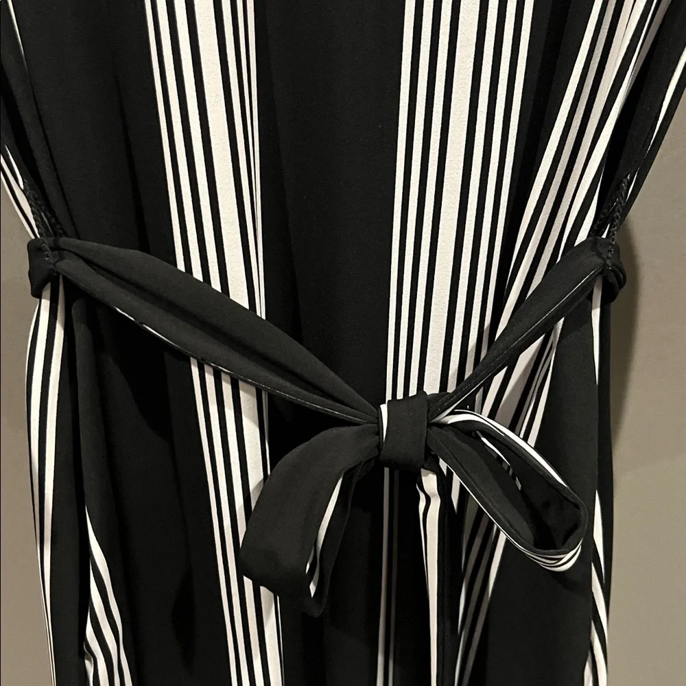 B&W Belted Shirt Dress with Pockets - Picture 4 of 8